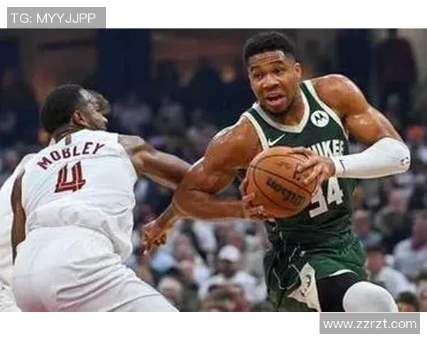 雄鹿主场大胜，西蒙斯砍下三双：完美呈现团队篮球与个人荣耀