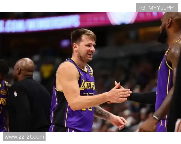 湖人对决马刺精彩纷呈28号比赛前瞻与球员状态分析 湖人对决马刺精彩纷呈28号比赛前瞻与球员状态分析